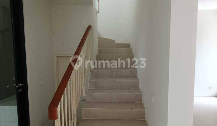 Rumah 2 Lantai Northwest Lake Jaminan Paling Murah, SHM 2