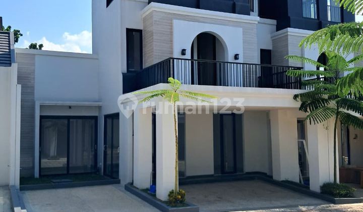PROMO SPESIAL! 1 Unit Terakhir Rumah 3 Lantai - Free Biaya, 4 KT, Carport 3 Mobil