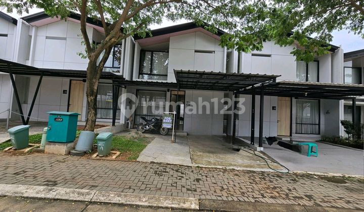 Dikontrakan Rumah 2.lantai 4 Kamar.tidur Di Rolling Hills Karawang 1