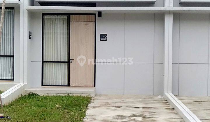 Di Kontrakan Rumah 2 Lantai Full Purnish Rolling Hill di KIIC Karawang Barat.  2