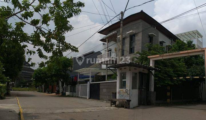 Dijual Rumah 3 Lantai 6 Kamar Tidur Telukjambe di Karawang  2