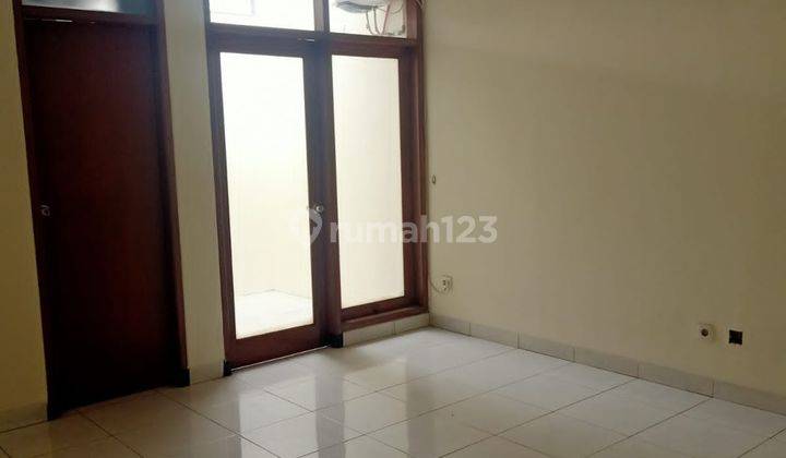 Disewakan Rumah Bagus Terawat di Singgasana Pradana, Bandung 2