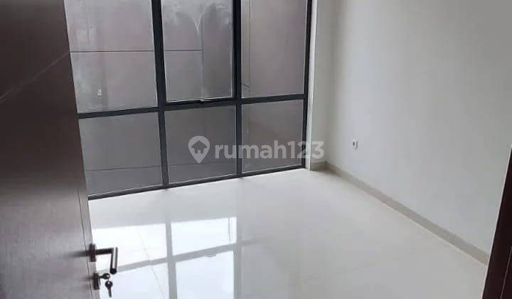 Rumah Baru Dijual Minimalis Lokasi Strategis di Istana Regensi  1