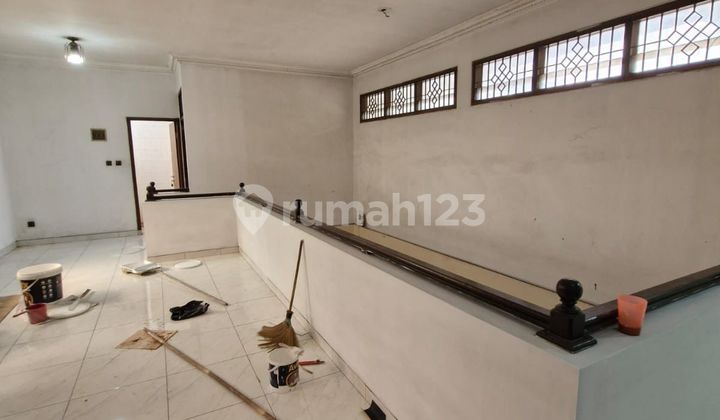 Dijual Rumah Besar Terenovasi di Taman Kopo Indah I Bandung 2