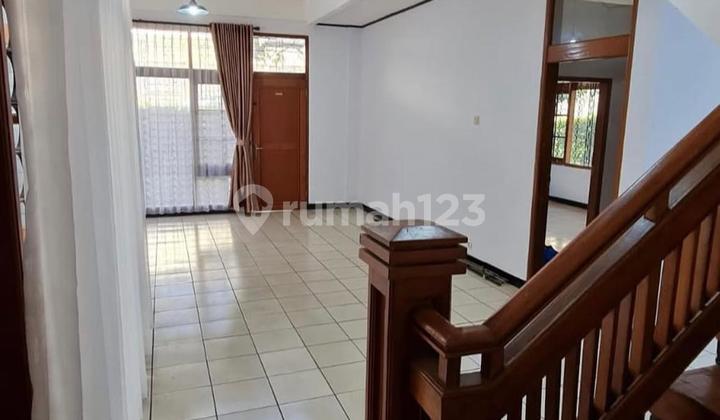 Disewakan Rumah Bagus Strategis di Sayap Pasteur Bandung