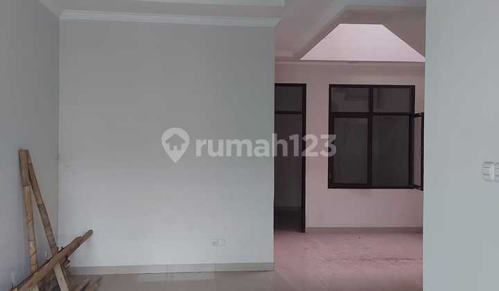 Dijual Rumah Baru Strategis di Komplek Kembar Bandung