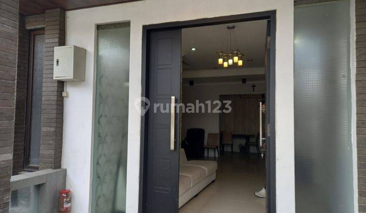 tampak depan dijual rumah siap huni bagus