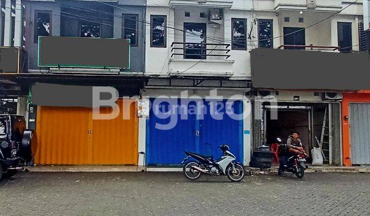 RUKO DI KOMPLEK PERUKOAN DENGAN LAHAN PARKIR LUAS 2