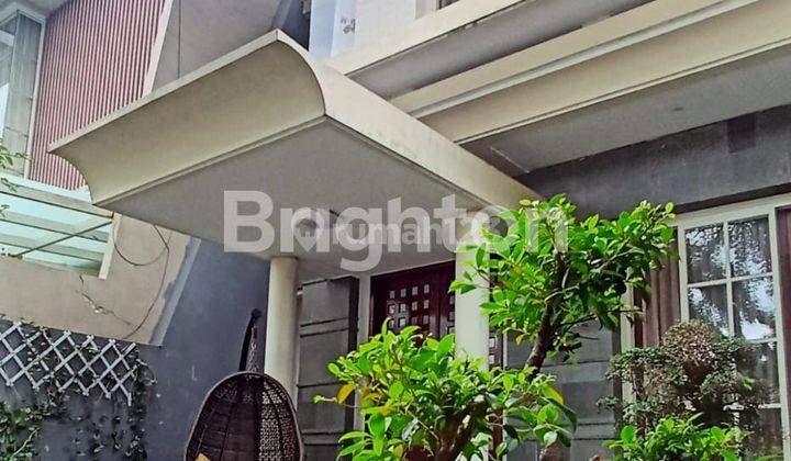 RUMAH MINIMALIS DENGAN KOLAM RENANG DI ARAYA MALANG 1