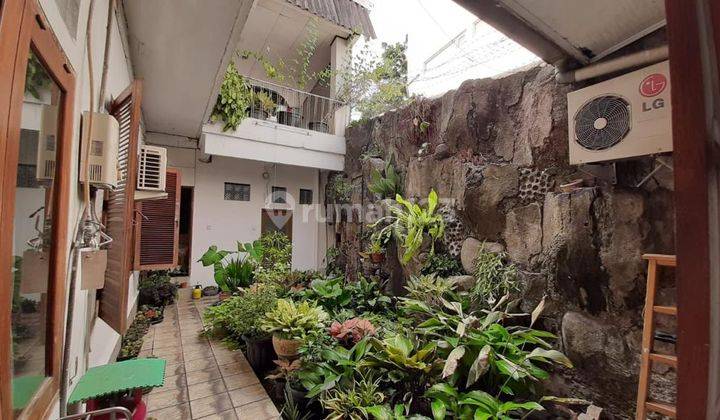 Rumah Bagus Semi Furnished SHM di Wijaya, Jakarta Selatan 1