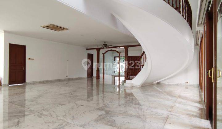 Rumah Bagus Semi Furnished SHM di Kemang, Jakarta Selatan 2