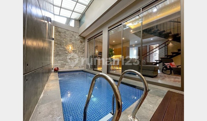 Rumah Villa Baru + Kolam Renang Pribadi di Cigadung Dago Bandung