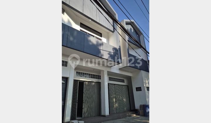 FOR SALE: Strategic Shop House on MAINROAD CIGADUNG DAGO BANDUNG 1