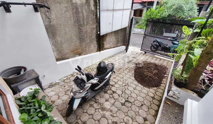 Ready-to-Live House in the Elite Area of Pondok Hijau Setiabudi Bandung 2