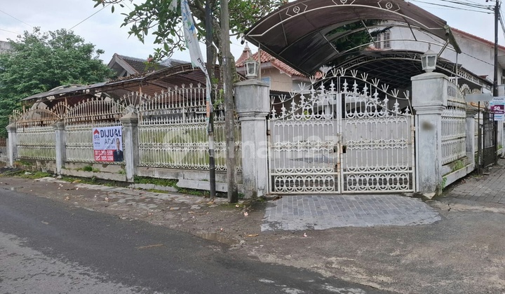 Rumah Mewah 2 Lantai Siap Huni Dekat Kampus Area Jl. Godean Km 4