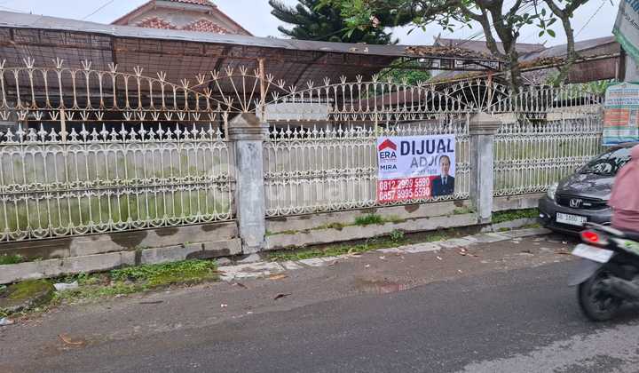 2-Story Luxury House Ready to Occupy Near Campus Area on Jl. Godean Km 4 2