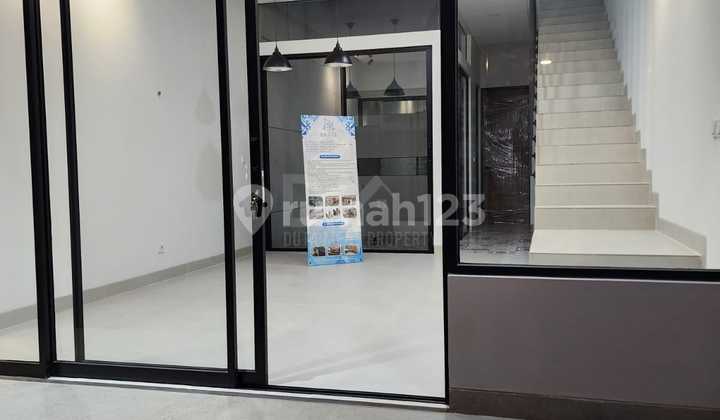 Dijual Rumah Cantik Bangunan Baru di Serpong Tangerang 2