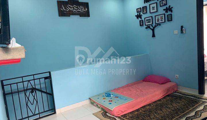 Rumah 2 Lantai Dijual Cepat Semi Furnished Posisi Hook Siap Huni di Graha Raya Bintaro Tangerang Selatan, Tangerang