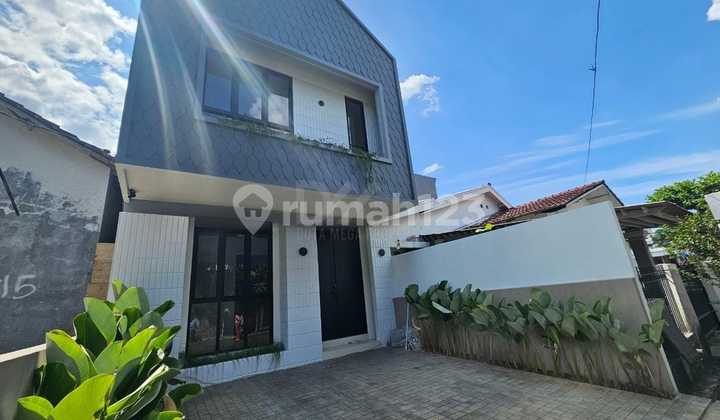 Beautiful House 5 Minutes from Toll Exit in Graha Raya Beautiful House 5 Minutes from Toll Exit in Graha Raya