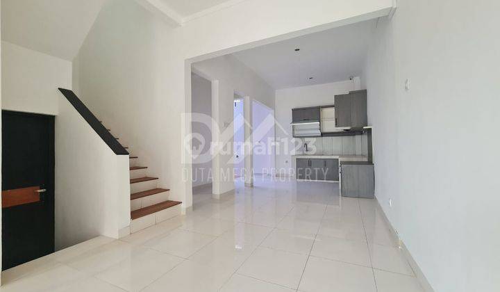 Rumah Cantik Siap Huni Strategis Murah Di Graha Raya 2