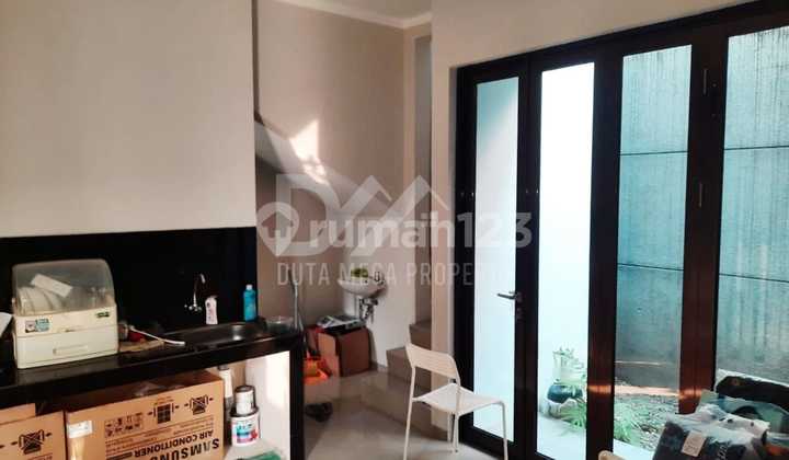 Rumah Cantik Rapi Siap Huni Di Graha Raya  2