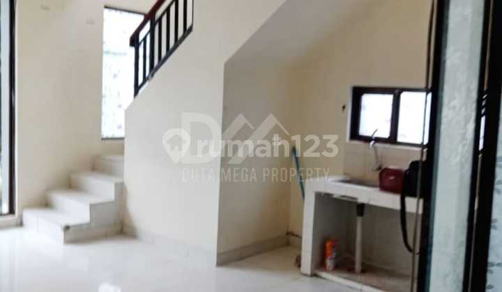 Rumah Hook Parkiran Luas Dijual Cepat Di Graha Raya 2