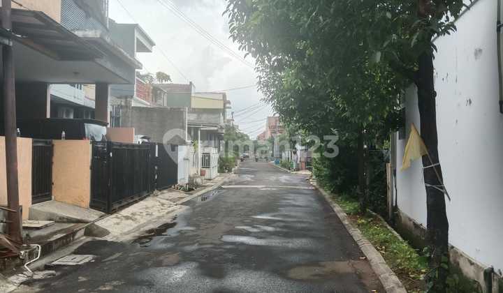 House for Quick Sale in Duta Bintaro Tangerang, Strategic and Comfortable.