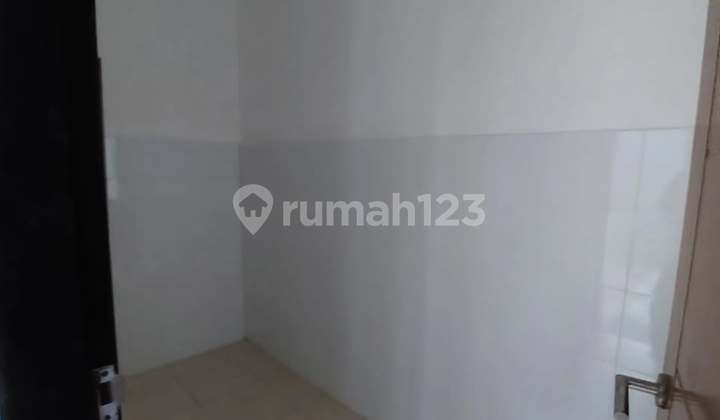 House for Sale Cheap in Graha Raya Tangerang, Large Land, Ready to Occupy 2