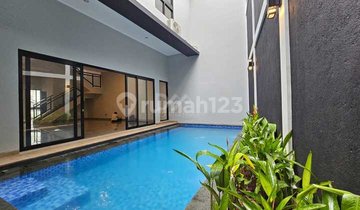 Rumah Dijual Mewah di Bintaro Sektor 9 Tangerang Selatan Private Pool
