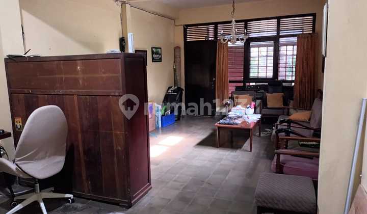 Rumah Unik Strategis di Sayap Dago Bandung