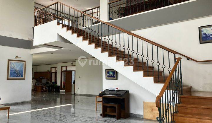Dijual Rumah Mewah Besar Dan Asri di Cipaku Bandung 1