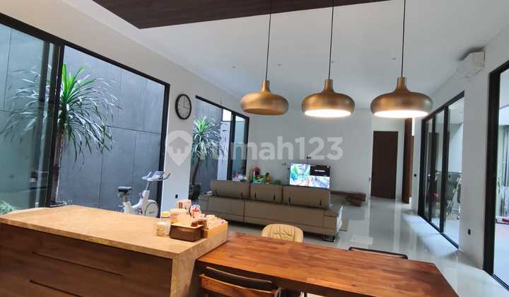Rumah Mewah Modern Cluster Exlusif di Komplek Singgasana Pradana Rumah Mewah Modern Cluster Exlusif di Komplek Singgasana Pradana