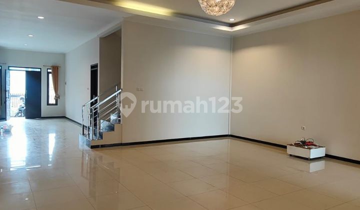 Rumah Mewah Luxury dan Strategis di Mekar Utama Bandung Rumah Mewah Luxury dan Strategis di Mekar Utama Bandung