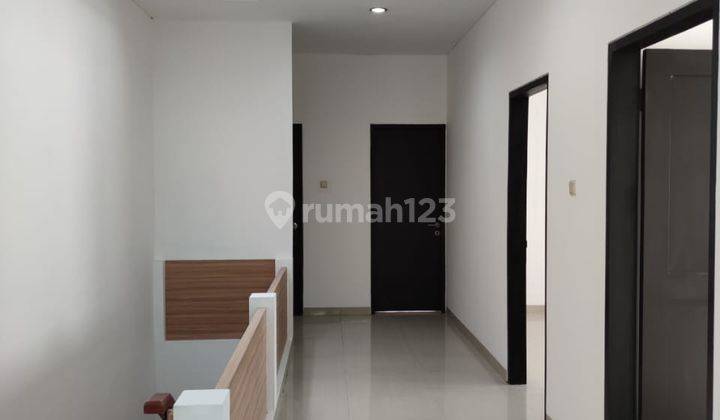 Rumah Modern Minimalis di Singgasana Pradana 2