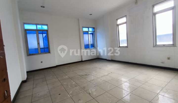 Strategic Office and Warehouse in Soekarno Hatta Near Pasirkoja Toll Road