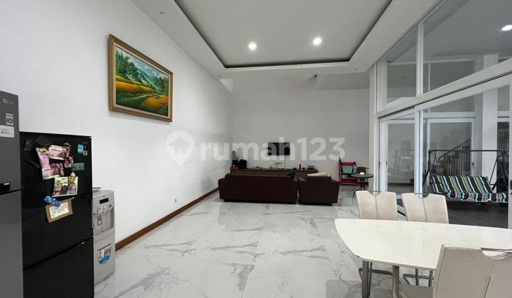 Rumah Mewah Dengan Kolam Renang di Setraduta Grande Bandung 2