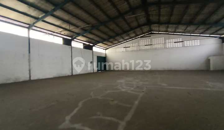 Strategic Commercial Building in Soekarno Hatta Near Pasirkoja Toll Road