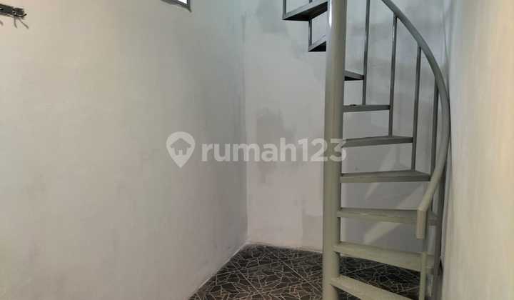 Ready-to-Use Strategic Good Shop House in Mekarwangi Bandung 2