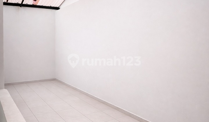 Ready-to-Use Shop House in Bustling Area, Singgasana Pradana Complex Bandung 2