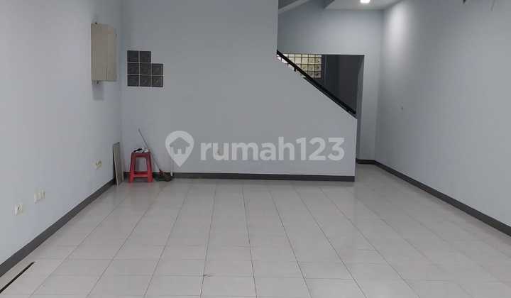 Strategic Ready-to-Use Shop House in Taman Kopo Indah V Strategic Ready-to-Use Shop House in Taman Kopo Indah V