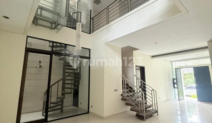 Rumah Modern Minimalis di Singgasana Pradana Bandung
