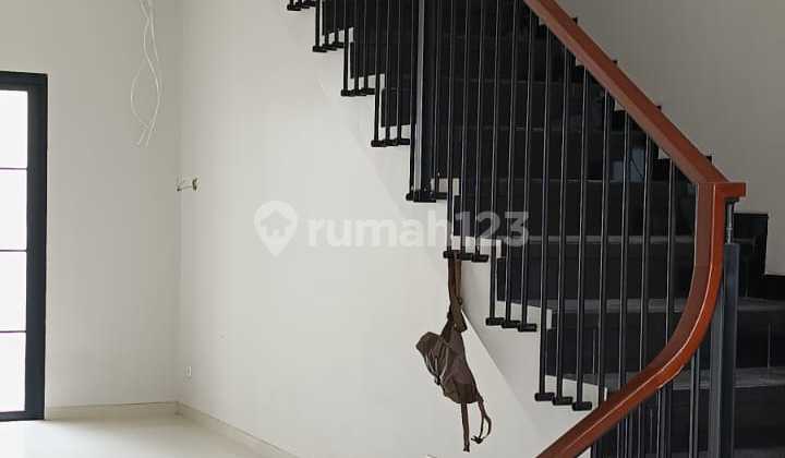 Rumah Baru Nyaman Strategis di Singgasana Pradana 2