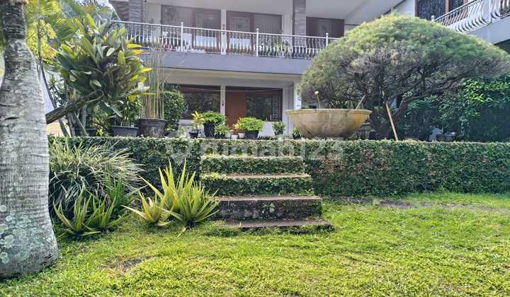 Rumah Besar Area Luas Strategis di Jalan Ciumbuleuit Bandung 1