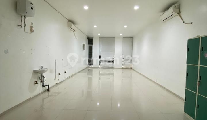 Good 3-Story Shophouse Ready for Use on Surya Sumantri, Bandung 2