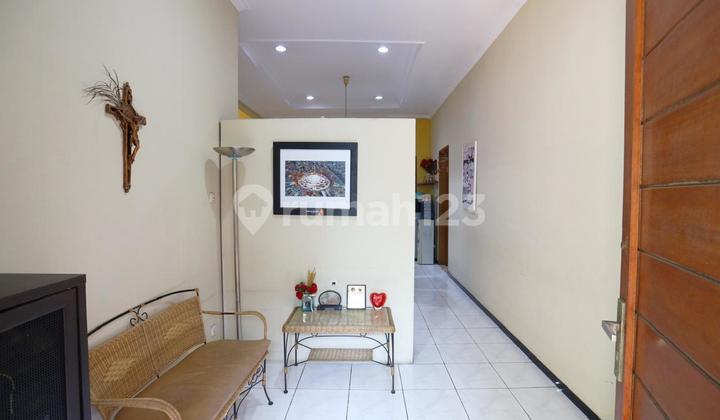Strategic Well-Maintained Move-In Ready House in BKR Wing, Bandung 2