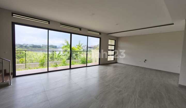 Beautiful House with Lake View in Old Bandung KBP