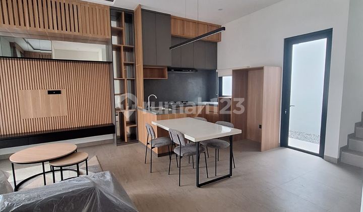 Rumah 3 Lantai Cantik di Setra Duta Bandung 1