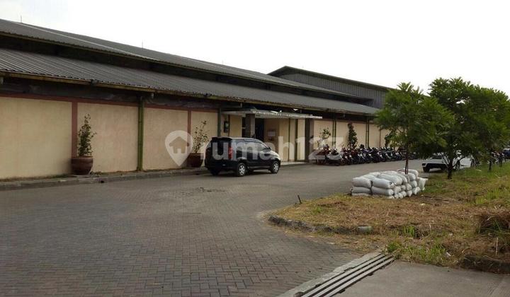 Strategic Large Warehouse on Mainroad Soekarno Hatta Bandung