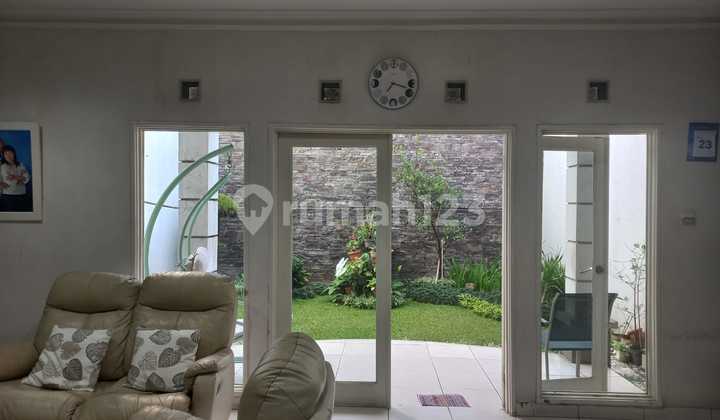Well-Maintained, Move-In Ready House in Singgasana Pradana Bandung