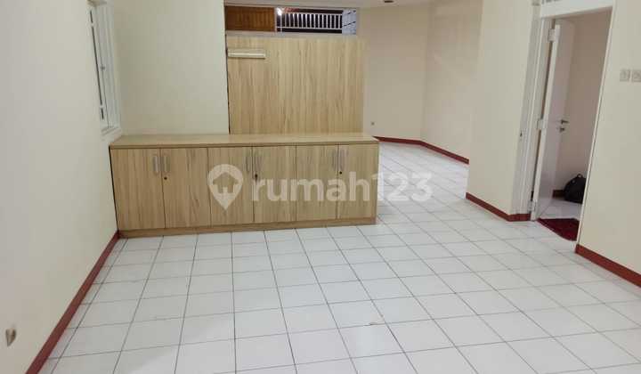 Quick Sale House In Tomang Lot 11x15=165m2, 5 Bedrooms, 2 Floors West Jakarta 2